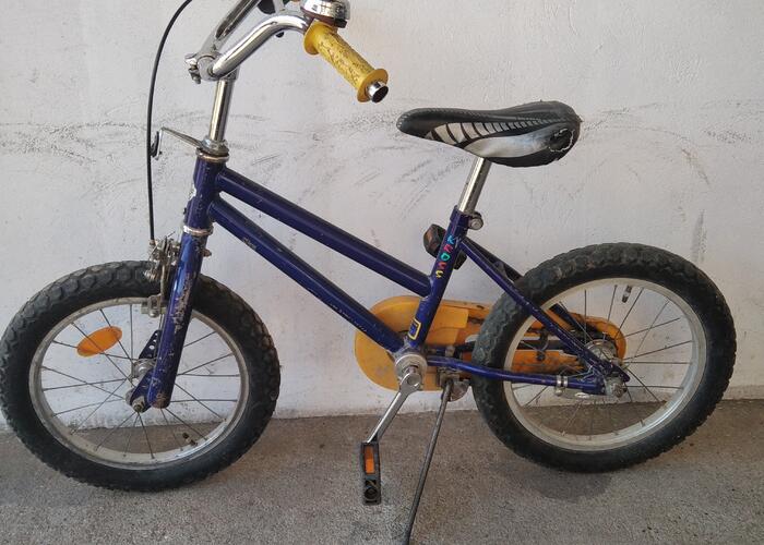 Grajewo ogłoszenia: Oddam rower dziecięcy na kołach 16 cali za czekoladę.